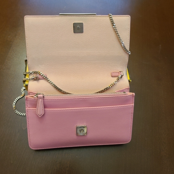 Authentic Preloved  Fendi Wallet in Chain - Picture 2 of 4
